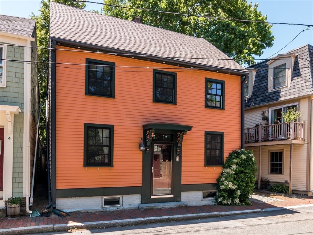 Exterior, Facade, Rowhouse