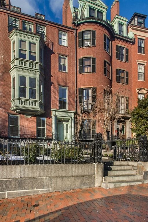 Exterior, Facade, Brick Facade, Rowhouse