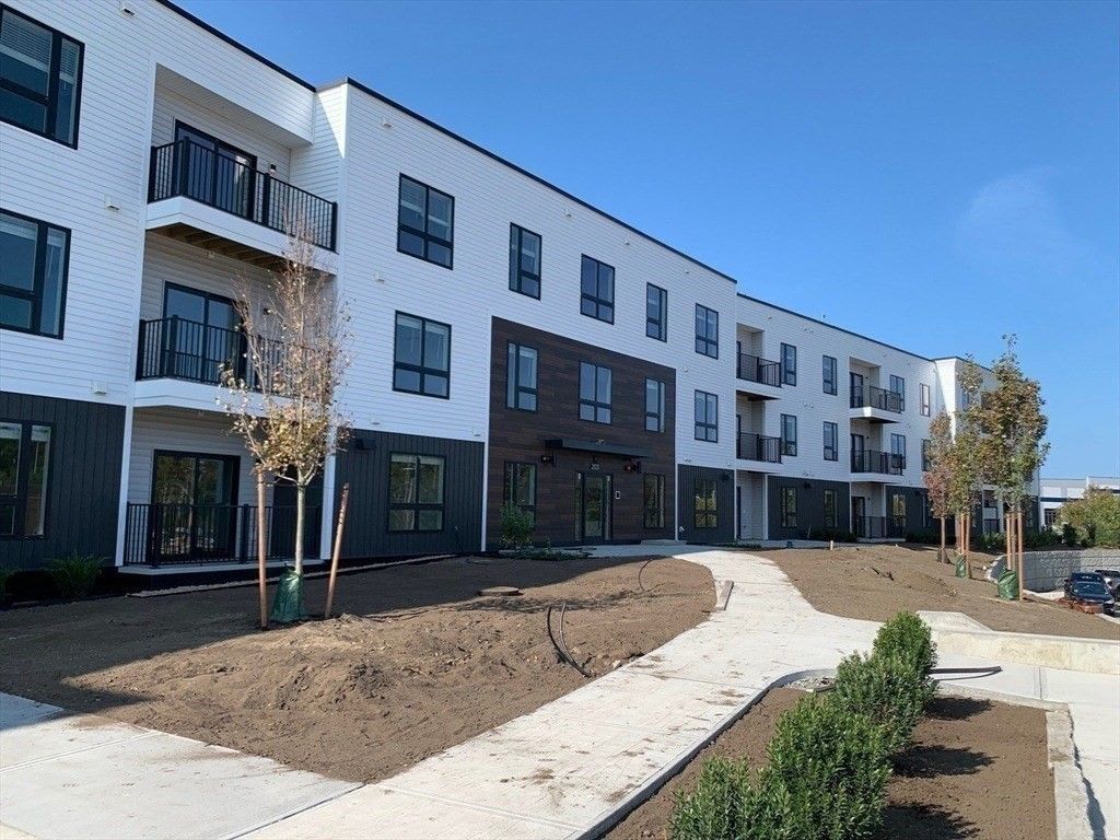 Exterior, Facade, Rowhouse