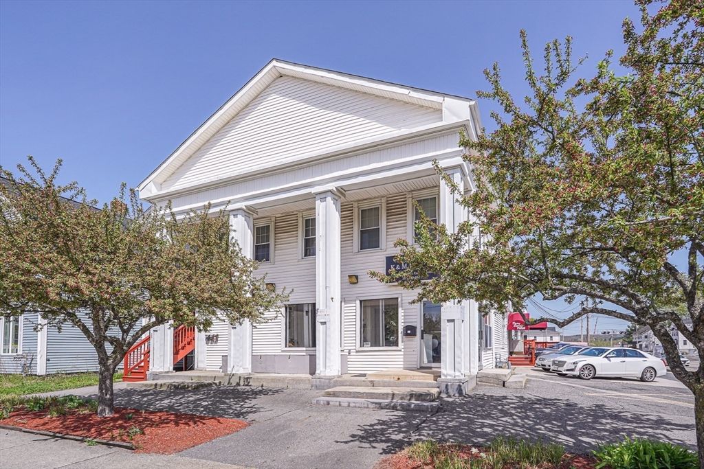 Exterior, Facade, Queen Anne Victorian