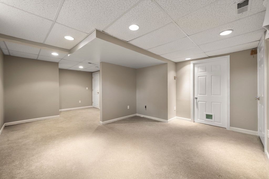 Empty room, Interior, Recessed Lighting