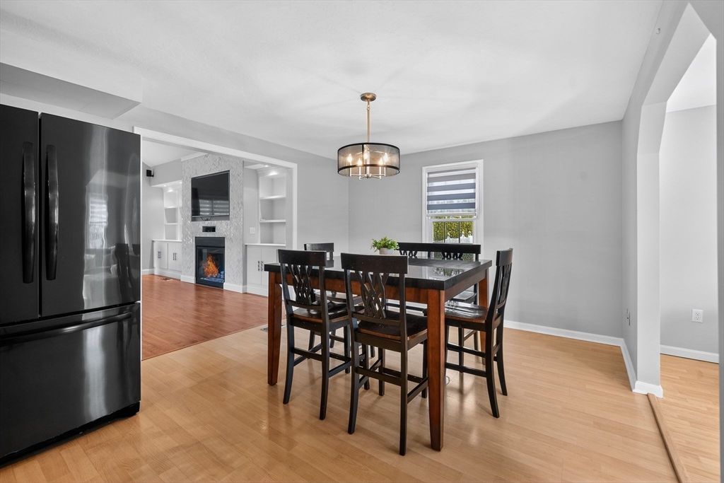Dining room, Fireplace, Interior, Pendant Lights, Wood Texture Flooring