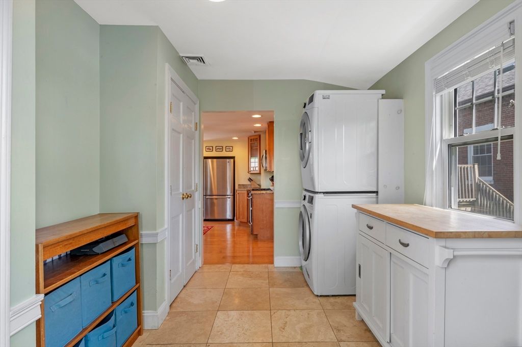 Interior, Kitchen, Recessed Lighting, Washer