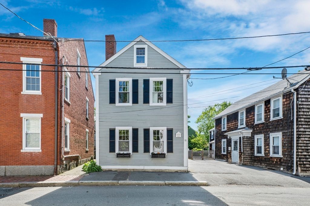 Exterior, Facade, Brick Facade, Georgian