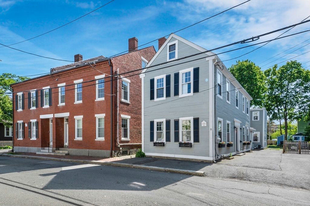 Exterior, Facade, Brick Facade, Georgian