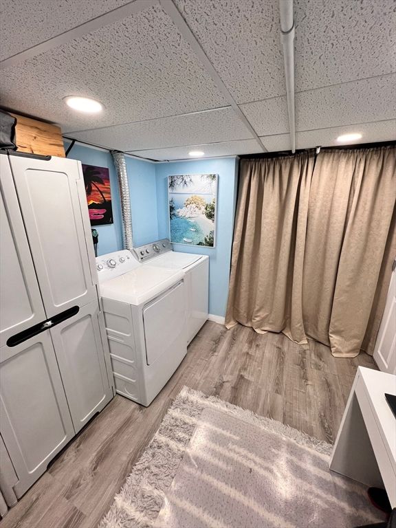 Interior, Recessed Lighting, Washer, Wood Texture Flooring