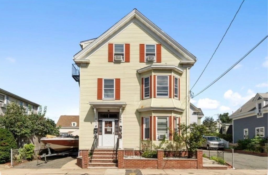 Exterior, Facade, Queen Anne Victorian