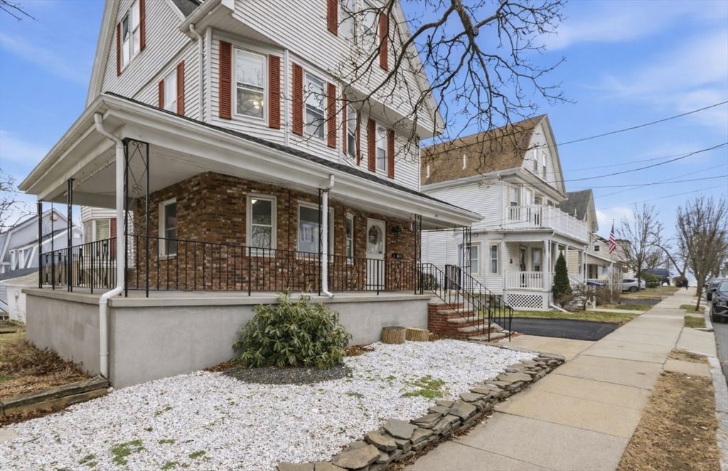 Exterior, Facade, Brick Facade, Queen Anne Victorian