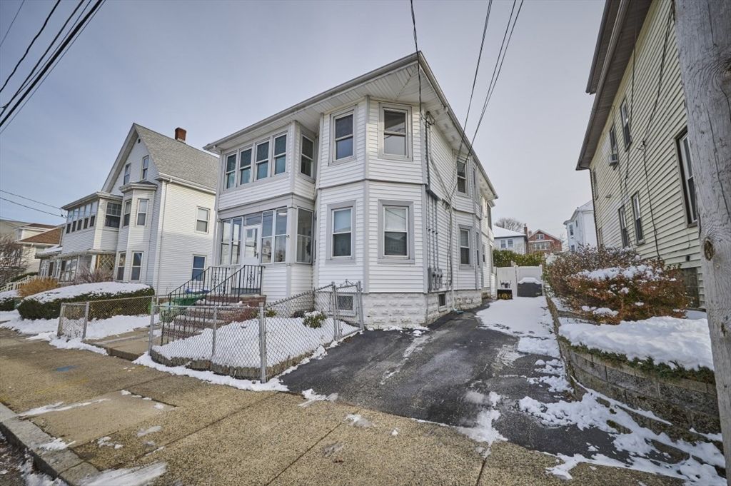 Exterior, Facade, Queen Anne Victorian