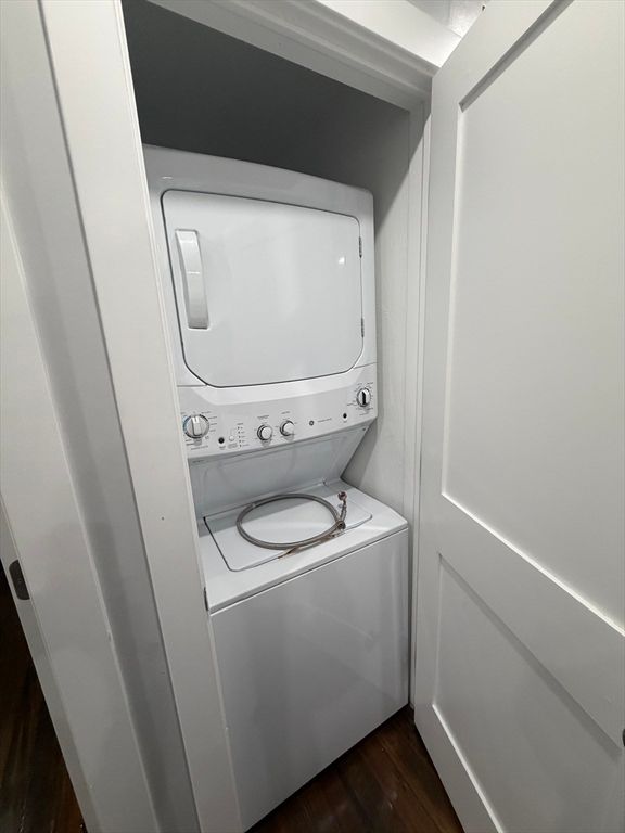 Interior, Utility Closets, Washer, Wood Texture Flooring