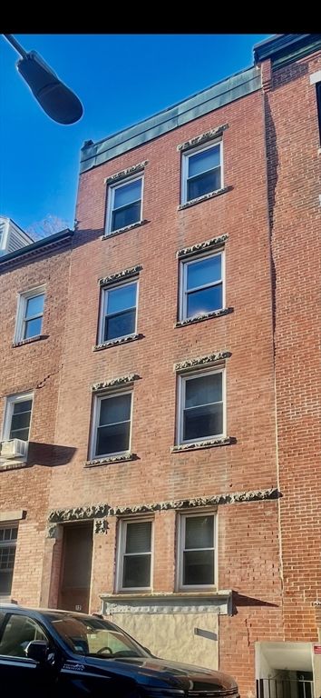 Exterior, Facade, Brick Facade, Rowhouse