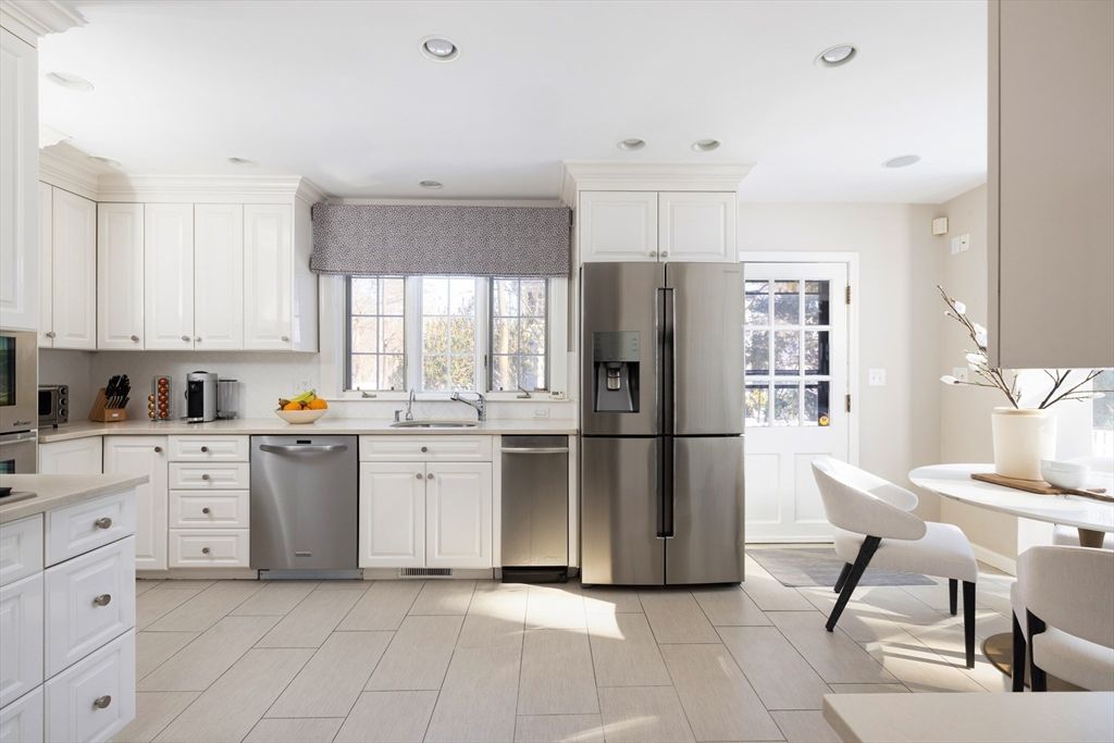 Dining room, Interior, Kitchen, Recessed Lighting, Stainless Steel Appliances