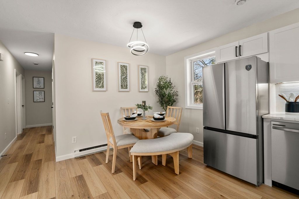 Dining room, Interior, Kitchen, Pendant Lights, Recessed Lighting, Wood Texture Flooring