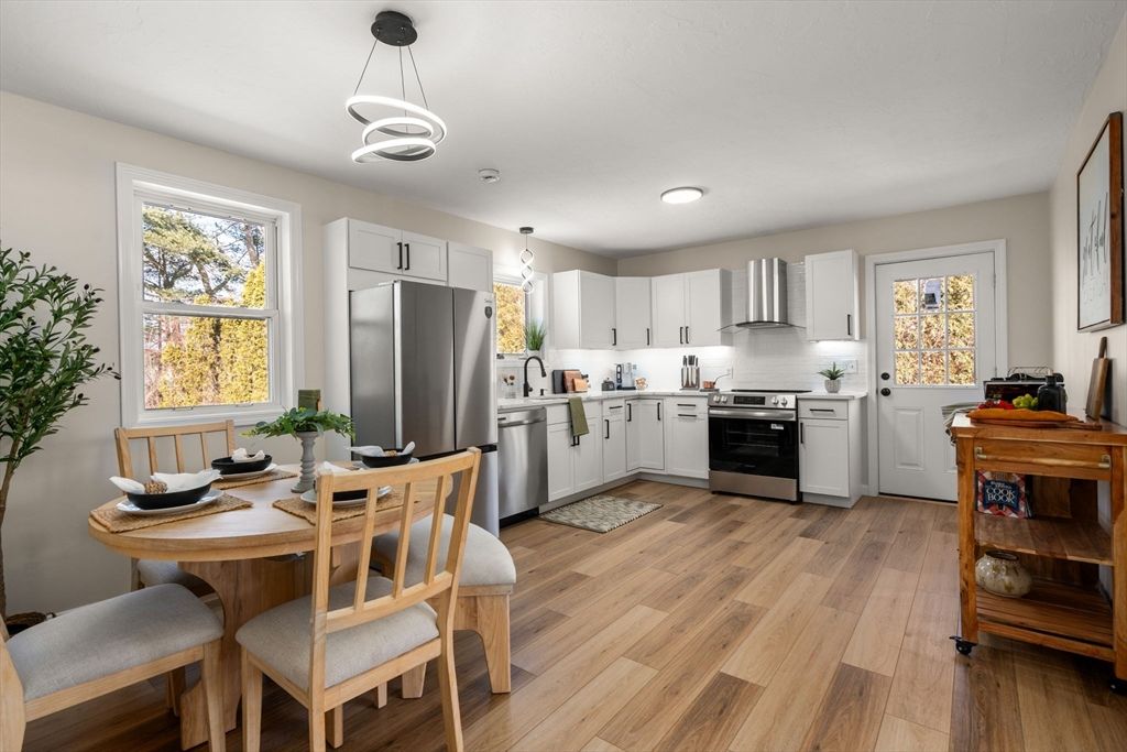 Dining room, Interior, Kitchen, Pendant Lights, Recessed Lighting, Stainless Steel Appliances, Wood Texture Flooring