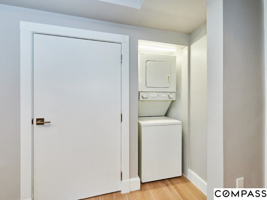 Interior, Utility Closets, Washer, Wood Texture Flooring