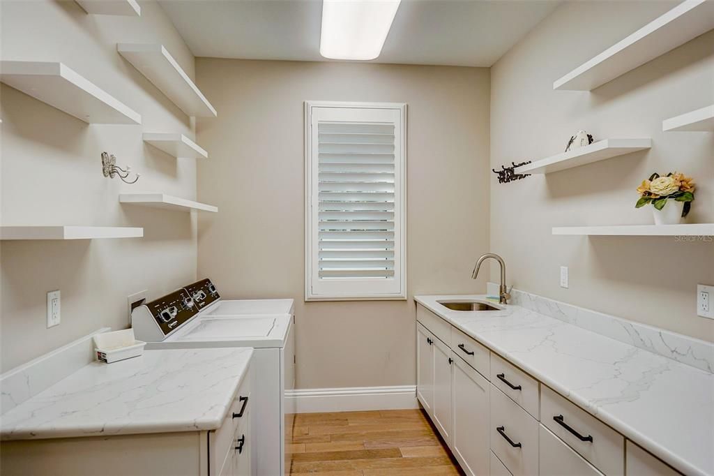 Interior, Washer, Wood Texture Flooring