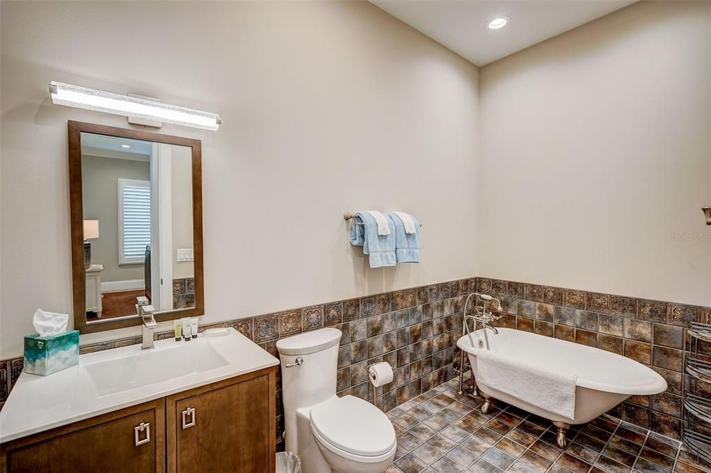 Bathroom, Interior, Recessed Lighting