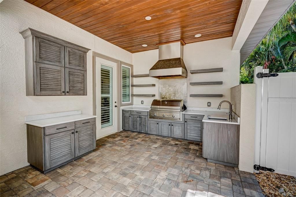 Exterior, Outdoor Kitchen