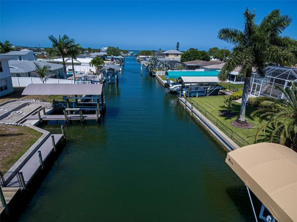 Exterior, Lake