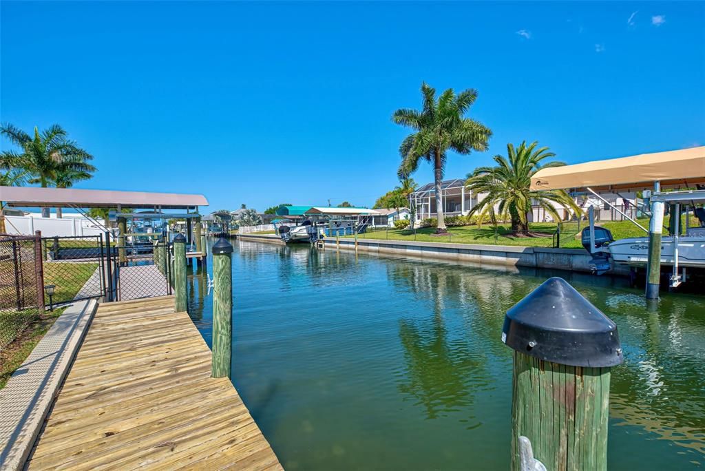 Exterior, Lake