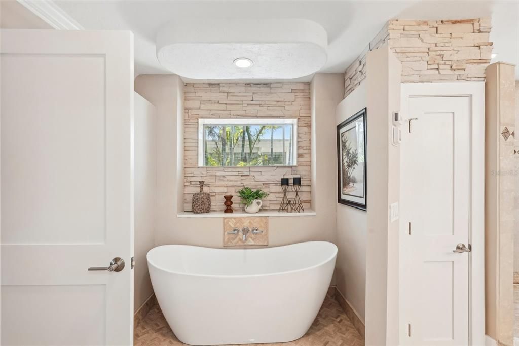 Bathroom, Free Standing Baths, Interior, Recessed Lighting