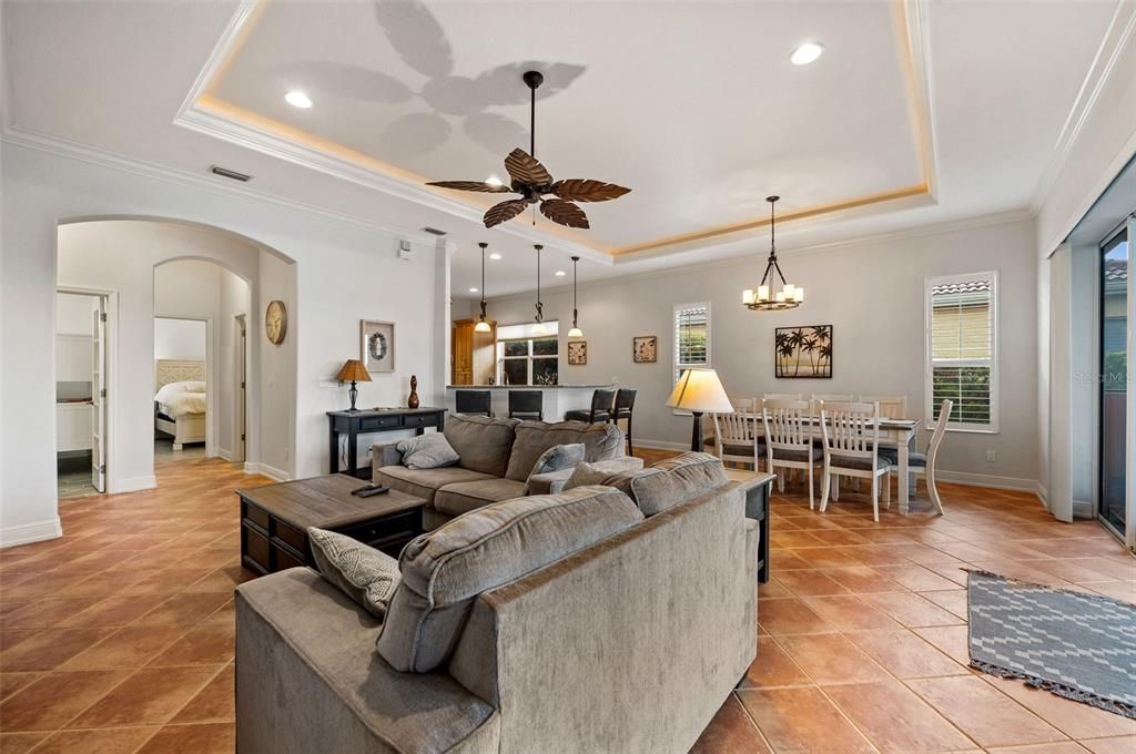 Chandelier, Dining room, Interior, Living room, Pendant Lights, Recessed Lighting