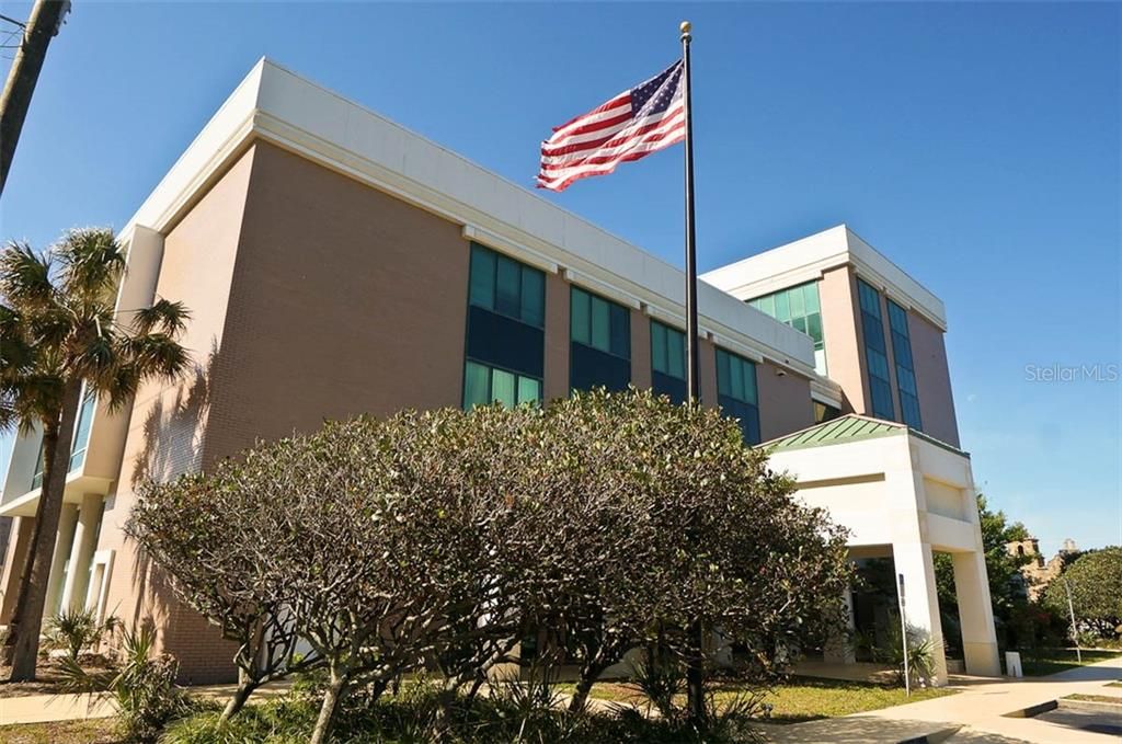 Exterior, Facade, Modern