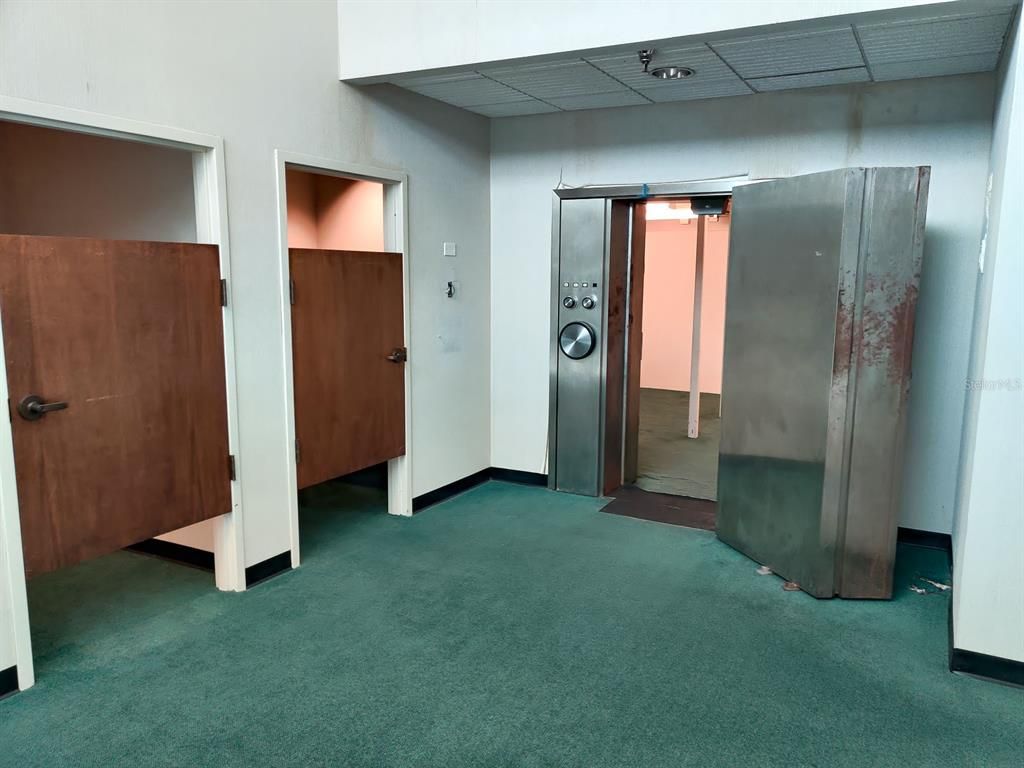 Elevator, Interior