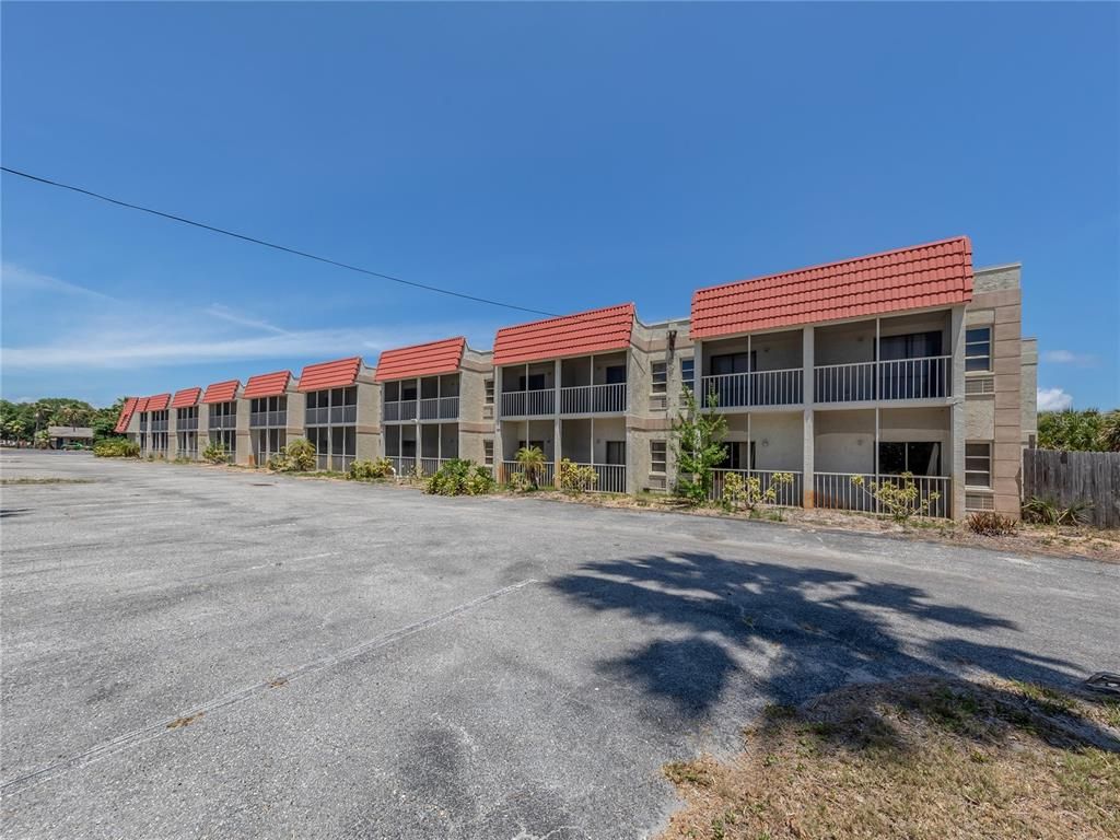 Backyard, Exterior, Facade, Condo Building