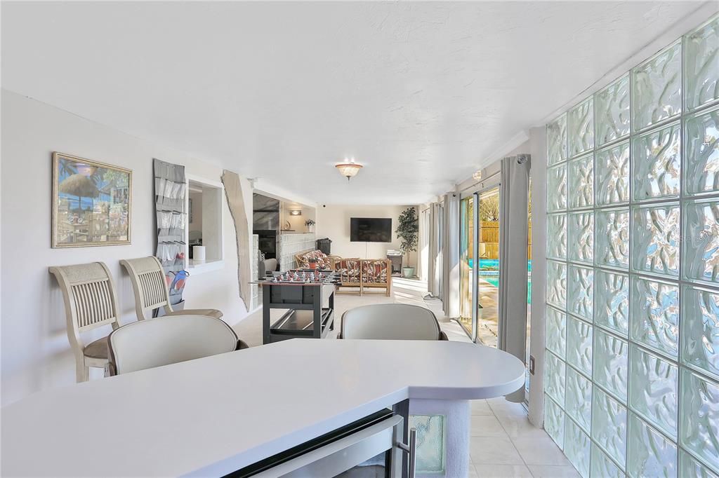 Interior, Dining room, Ceramic Tile, Pendant Lights