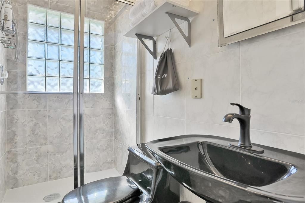 Interior, Bathroom, Glass Shower