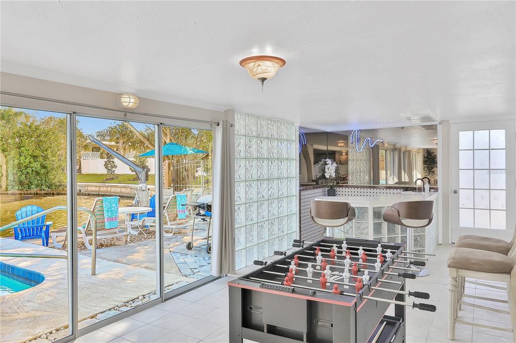 Interior, Ceramic Tile, Pendant Lights