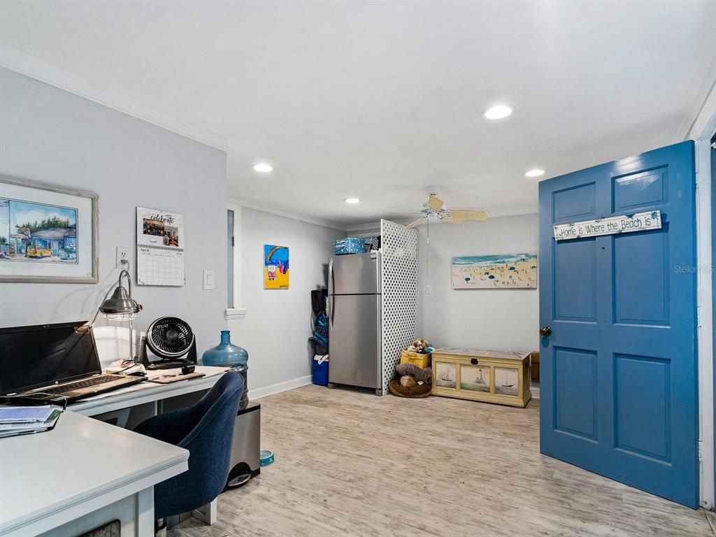 Home Office, Interior, Recessed Lighting, Wood Texture Flooring