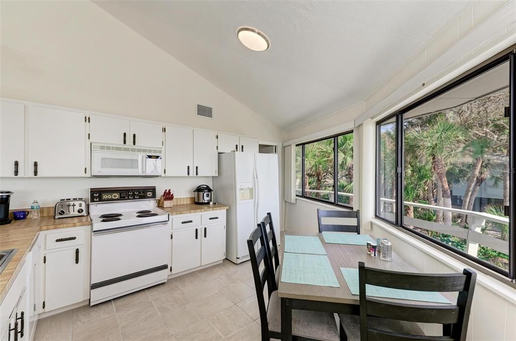 Dining room, Interior, Kitchen, Recessed Lighting