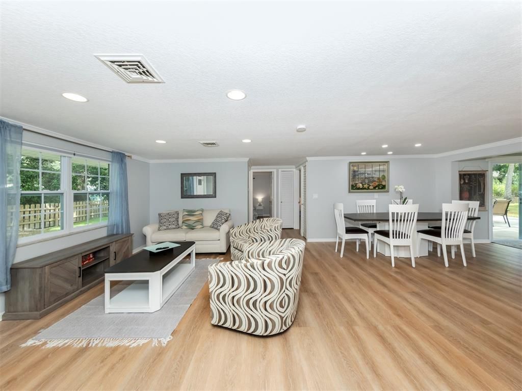 Dining room, Interior, Living room, Recessed Lighting, Wood Texture Flooring