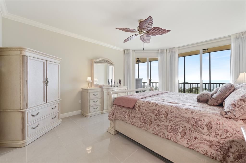 Bedroom, Interior, Water
