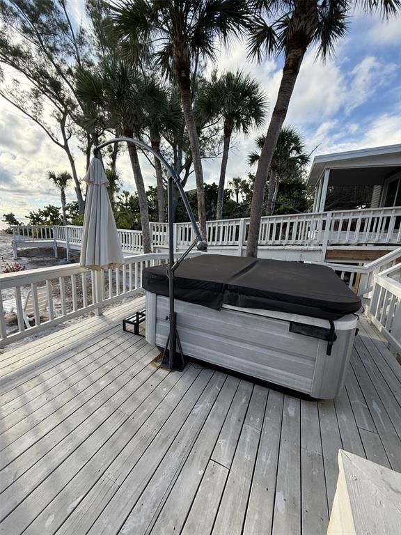 Exterior, Hot Tub