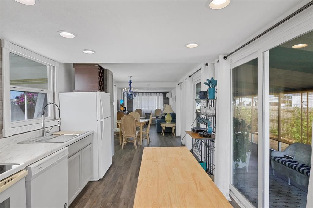 Dining room, Interior, Kitchen, Recessed Lighting, Wood Texture Flooring