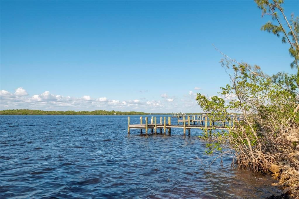Exterior, Lake