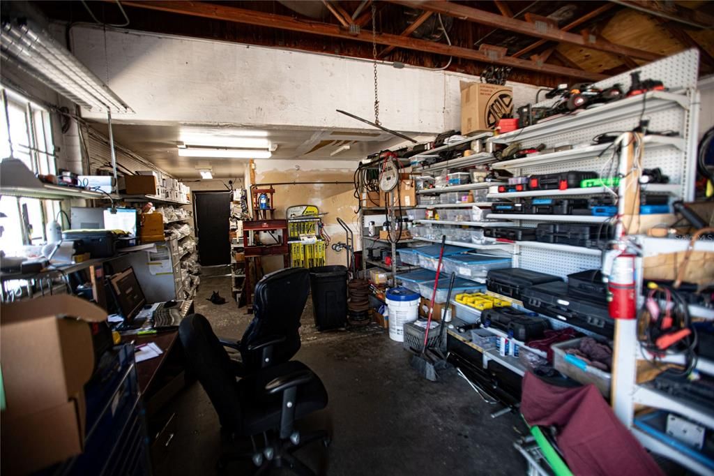 Garage, Interior, Wooden Beams