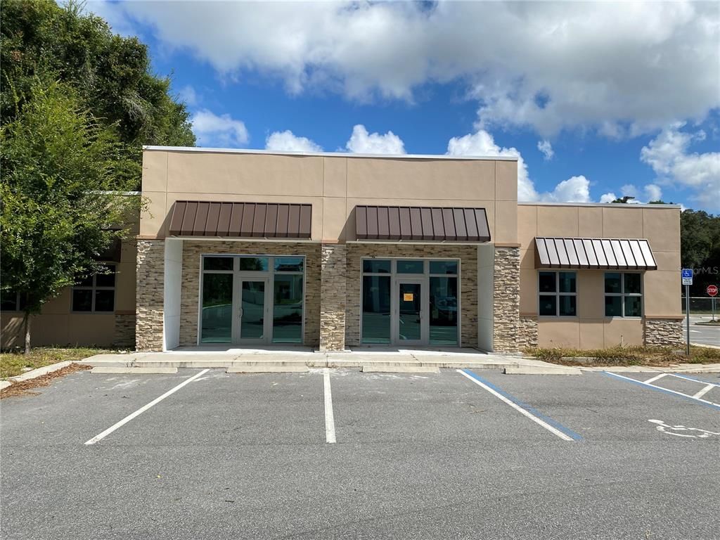 Exterior, Facade, Modern