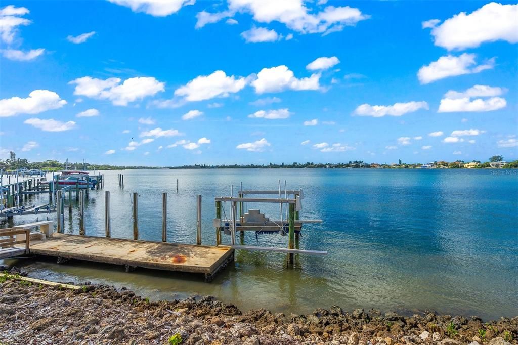 Exterior, Lake