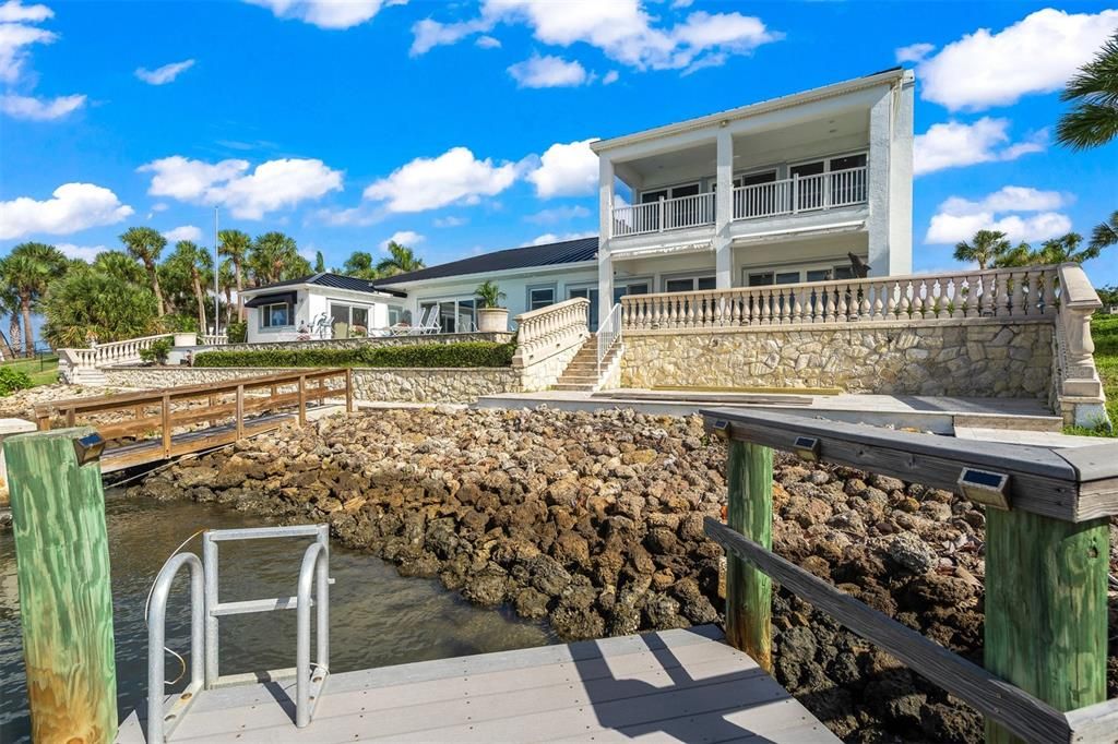 Exterior, Lake