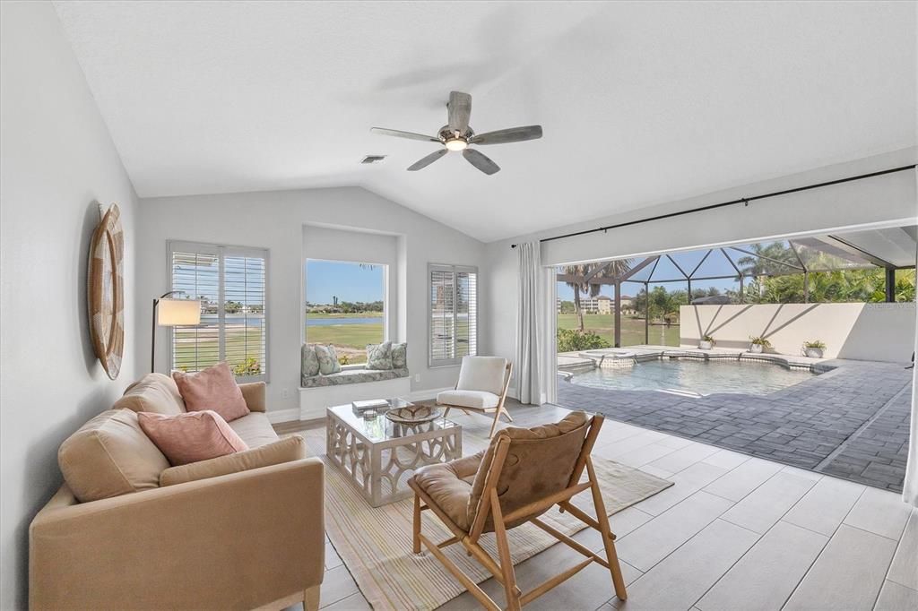 Interior, Living room, Pool, Sun Room, Water