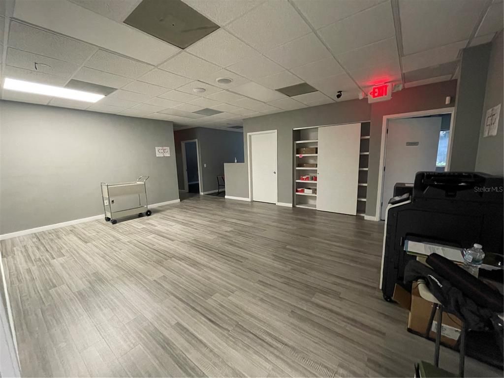 Interior, Recessed Lighting, Wood Texture Flooring