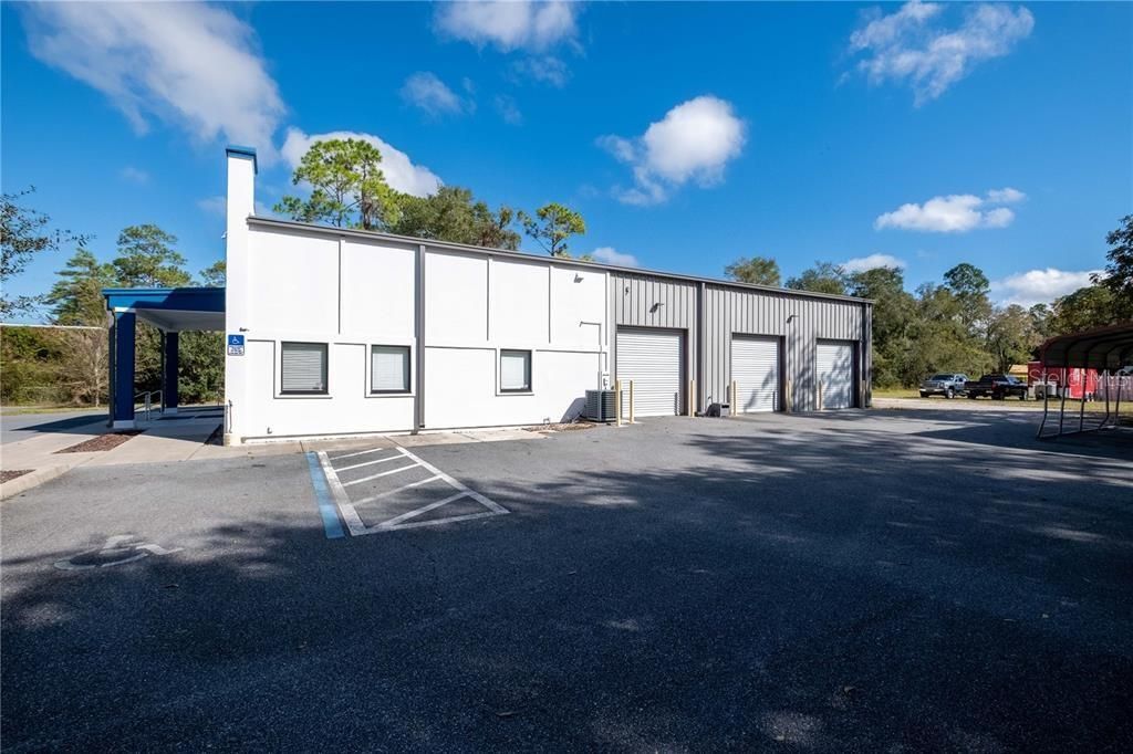 Attached, Backyard, Exterior, Facade, Modern