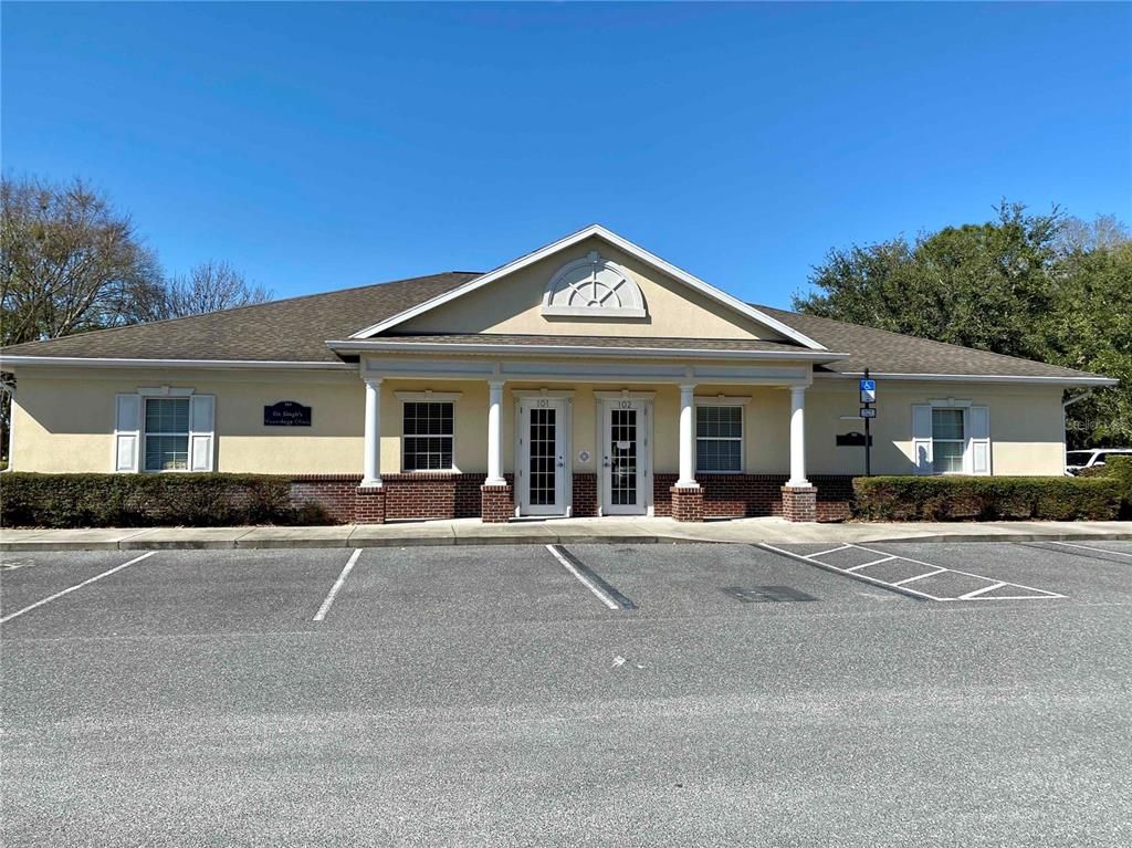 Exterior, Facade, Ranch
