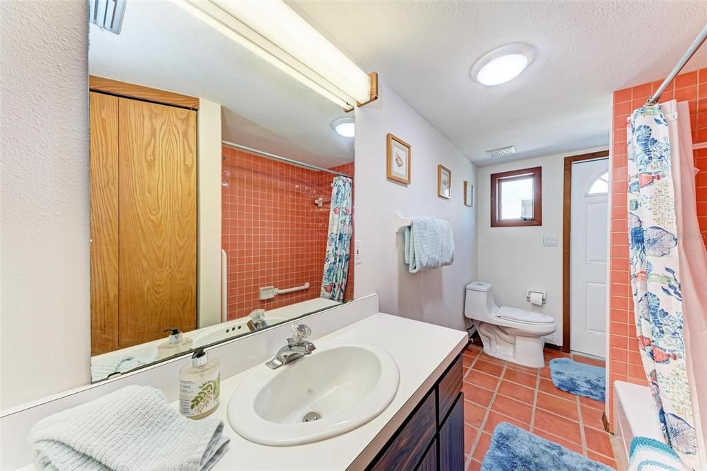 Bathroom, Interior, Recessed Lighting