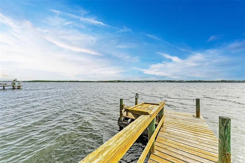 Exterior, Lake