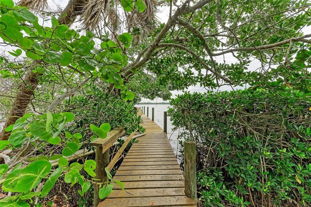 Exterior, Lake